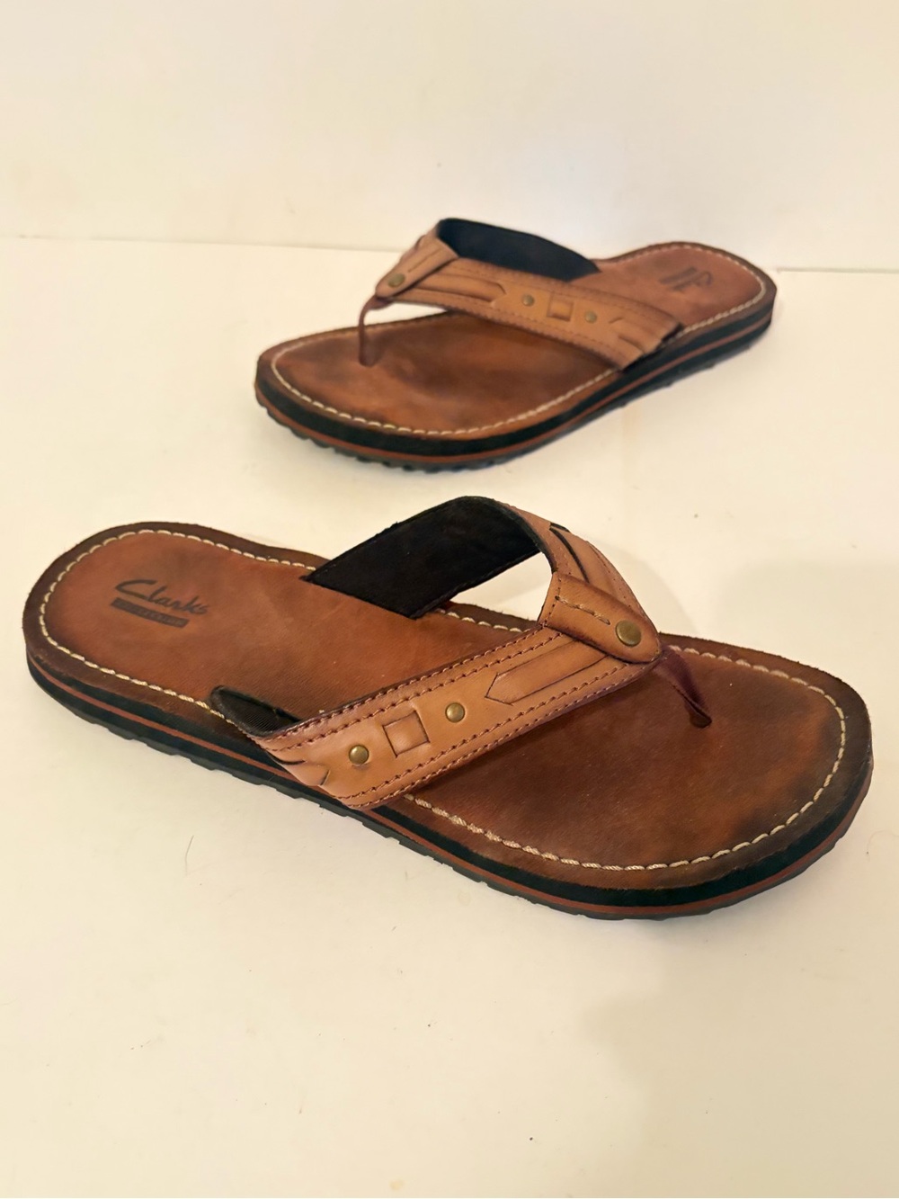 Clarks Collection Brown Leather Cushioned Comfort Thong Flip Flop Sandals